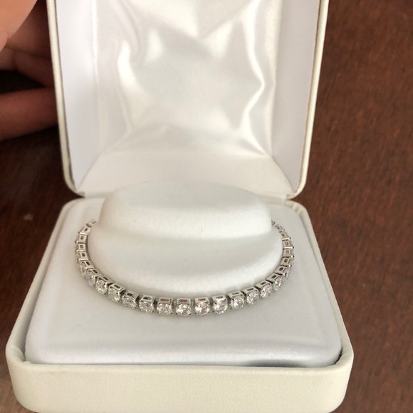 Silver never worn tennis bracelet - Picture 1 of 3